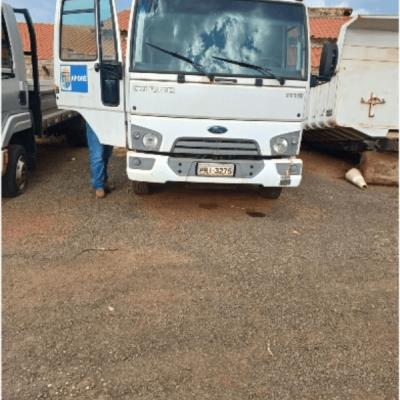 1 Caminhão | FORD/CARGO 1119 E Turbo | Diesel | Cor Branca | Ano/Modelo 2017/2018 | Placa PRI3275 | RENAVAM 01137116630 | Chassi 9BFWEA7B8JBS42975