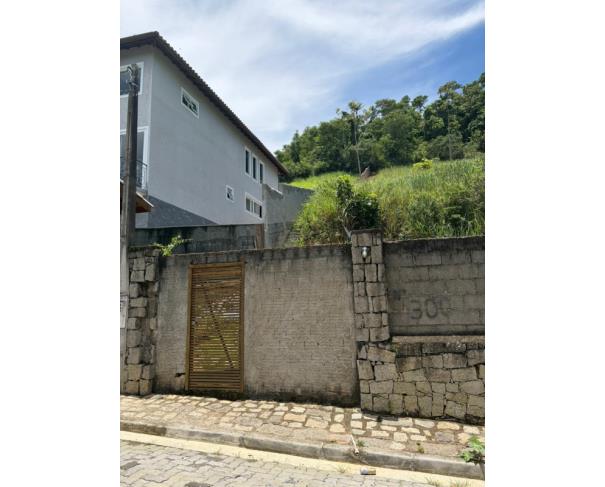 Foto de 1 Terreno | Área de 1.071,29m² | Contando Com Uma Pequena Construção de 23m² | Rua João de Oliveira Pereira, S/Nº | Bairro Ribeirão | Ilha Bela/SP