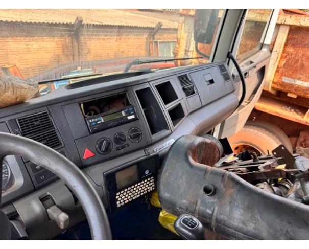 Foto de 1 Caminhão | Volkswagen 25.390 CTC 6x2 | Diesel | Cor Branca | Ano/Modelo 2013/2014 | Placa OOA4E17 | RENAVAM 00598731830 | Chassi 9536T8277ER411145