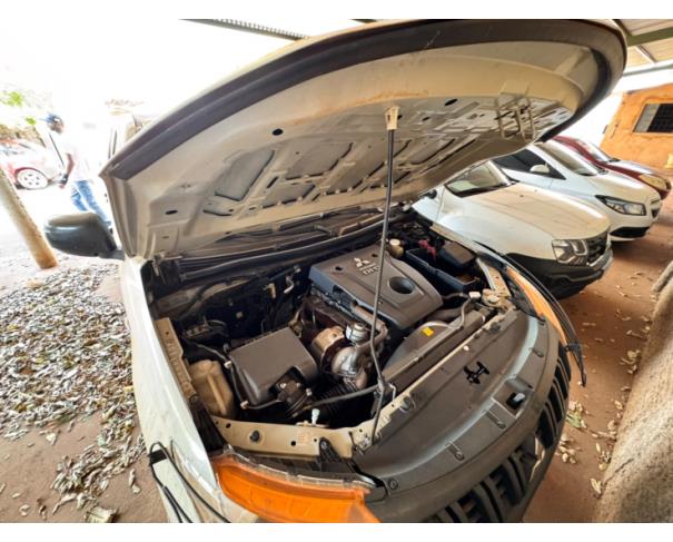Foto de 1 Veículo | MMC/L200 TRITON GL D | Diesel | Cor Branca | Ano/Modelo 2015/2016 | Placa PQP9A44 | RENAVAM 01060795571 | Chassi 93XLNKB8TGCF17092