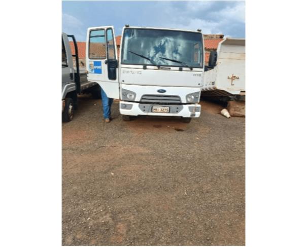 Foto de 1 Caminhão | FORD/CARGO 1119 E Turbo | Diesel | Cor Branca | Ano/Modelo 2017/2018 | Placa PRI3275 | RENAVAM 01137116630 | Chassi 9BFWEA7B8JBS42975