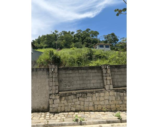 Foto de 1 Terreno | Área de 1.071,29m² | Contando Com Uma Pequena Construção de 23m² | Rua João de Oliveira Pereira, S/Nº | Bairro Ribeirão | Ilha Bela/SP