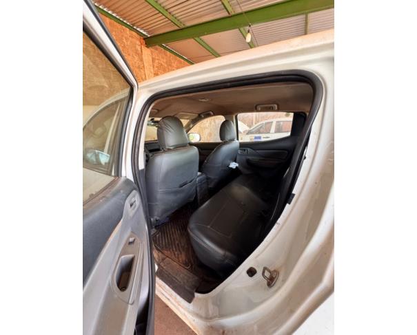 Foto de 1 Veículo | MMC/L200 TRITON GL D | Diesel | Cor Branca | Ano/Modelo 2015/2016 | Placa PQP9A44 | RENAVAM 01060795571 | Chassi 93XLNKB8TGCF17092
