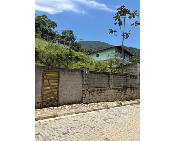Foto de 1 Terreno | Área de 1.071,29m² | Contando Com Uma Pequena Construção de 23m² | Rua João de Oliveira Pereira, S/Nº | Bairro Ribeirão | Ilha Bela/SP