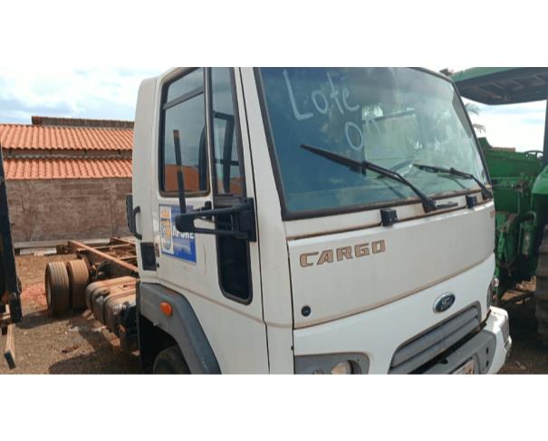 Foto de 1 Caminhão | FORD/CARGO 1119 E Turbo | Diesel | Cor Branca | Ano/Modelo 2017/2018 | Placa PRI3275 | RENAVAM 01137116630 | Chassi 9BFWEA7B8JBS42975