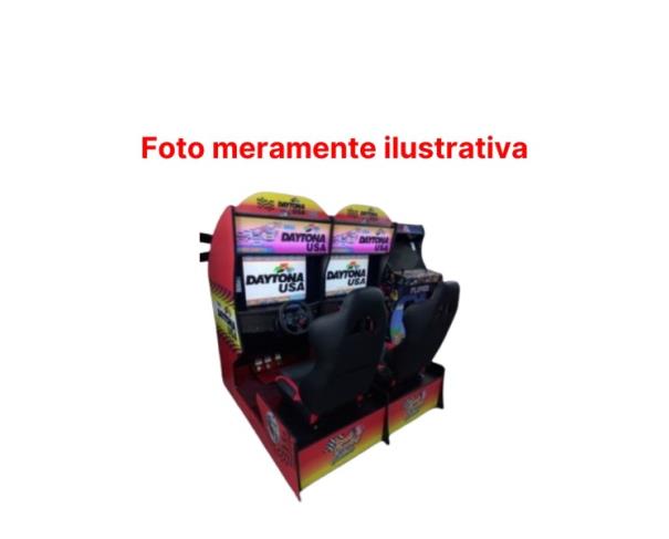 Foto de (1) Um Simulador de Corrida Para Dois Jogadores | Brinquedo no Formato de Carro |  Dois Assentos nas cores azul, branca e vermelha |  Dois Volantes Pequenos |  Duas Telas de TV da Marca LG na Parte da Frente 
