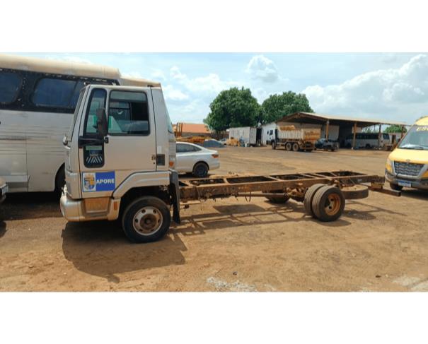 Foto de 1 Caminhão | FORD/CARGO 712 E Turbo | Diesel | Cor Prata | Ano/Modelo 2010/2011 | Placa NWF9178 | RENAVAM 00334418143 | Chassi 9BFVCAC99BBB69527