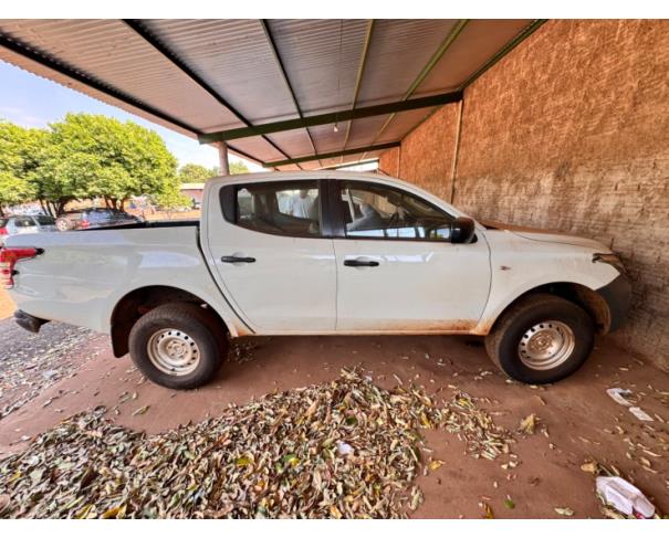 Foto de 1 Veículo | MMC/L200 TRITON GL D | Diesel | Cor Branca | Ano/Modelo 2015/2016 | Placa PQP9A44 | RENAVAM 01060795571 | Chassi 93XLNKB8TGCF17092