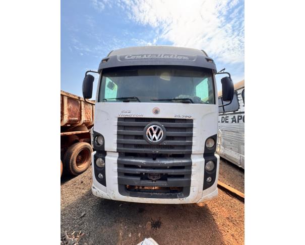 Foto de 1 Caminhão | Volkswagen 25.390 CTC 6x2 | Diesel | Cor Branca | Ano/Modelo 2013/2014 | Placa OOA4E17 | RENAVAM 00598731830 | Chassi 9536T8277ER411145