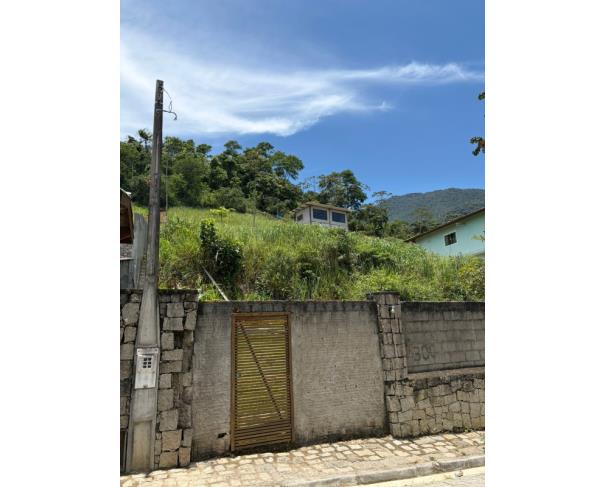 Foto de 1 Terreno | Área de 1.071,29m² | Contando Com Uma Pequena Construção de 23m² | Rua João de Oliveira Pereira, S/Nº | Bairro Ribeirão | Ilha Bela/SP