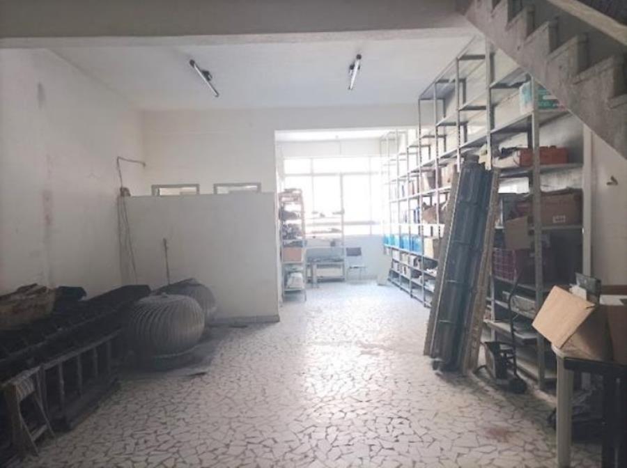 Prédio | Área de 242m² | Área Construída 461,65² | Comercial | 03 Pavimentos | 02 Vagas de Garagem | Salão com Portas Blindex | Depósito | Oficina | Segundo Pavimento | Salas Separadas | Solário Imóvel | Área de 242m² | Área Construída 46, localizado em Santos - SP