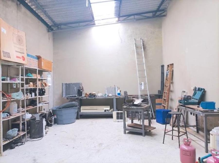 Prédio | Área de 242m² | Área Construída 461,65² | Comercial | 03 Pavimentos | 02 Vagas de Garagem | Salão com Portas Blindex | Depósito | Oficina | Segundo Pavimento | Salas Separadas | Solário Imóvel | Área de 242m² | Área Construída 46, localizado em Santos - SP