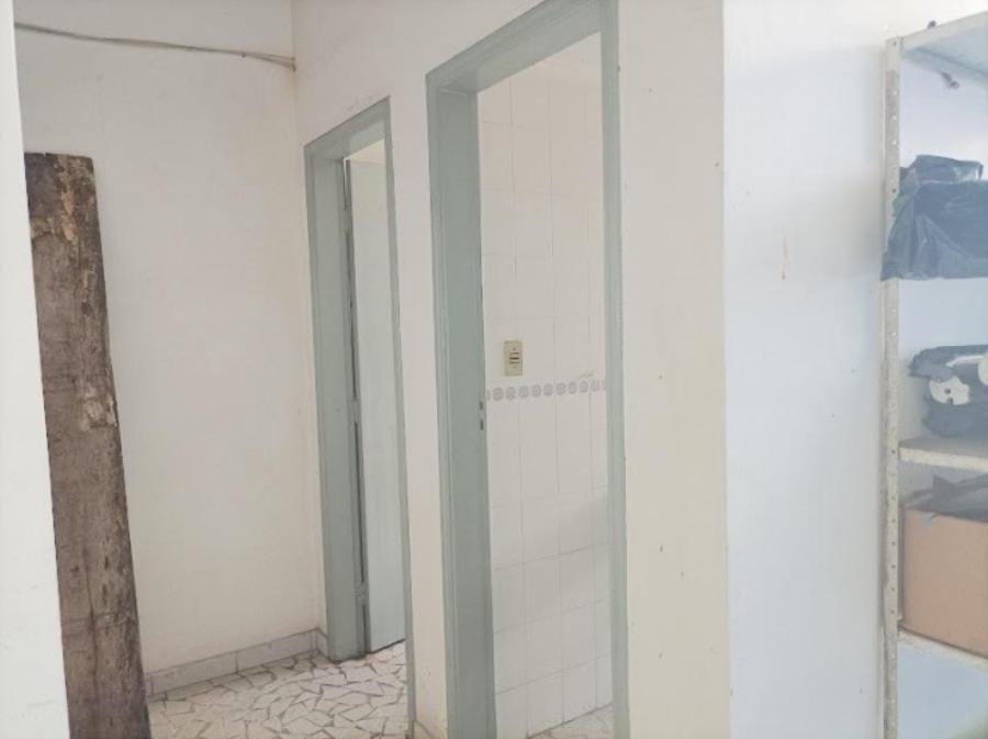 Prédio | Área de 242m² | Área Construída 461,65² | Comercial | 03 Pavimentos | 02 Vagas de Garagem | Salão com Portas Blindex | Depósito | Oficina | Segundo Pavimento | Salas Separadas | Solário Imóvel | Área de 242m² | Área Construída 46, localizado em Santos - SP