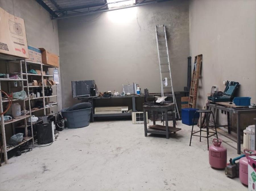 Prédio | Área de 242m² | Área Construída 461,65² | Comercial | 03 Pavimentos | 02 Vagas de Garagem | Salão com Portas Blindex | Depósito | Oficina | Segundo Pavimento | Salas Separadas | Solário Imóvel | Área de 242m² | Área Construída 46, localizado em Santos - SP