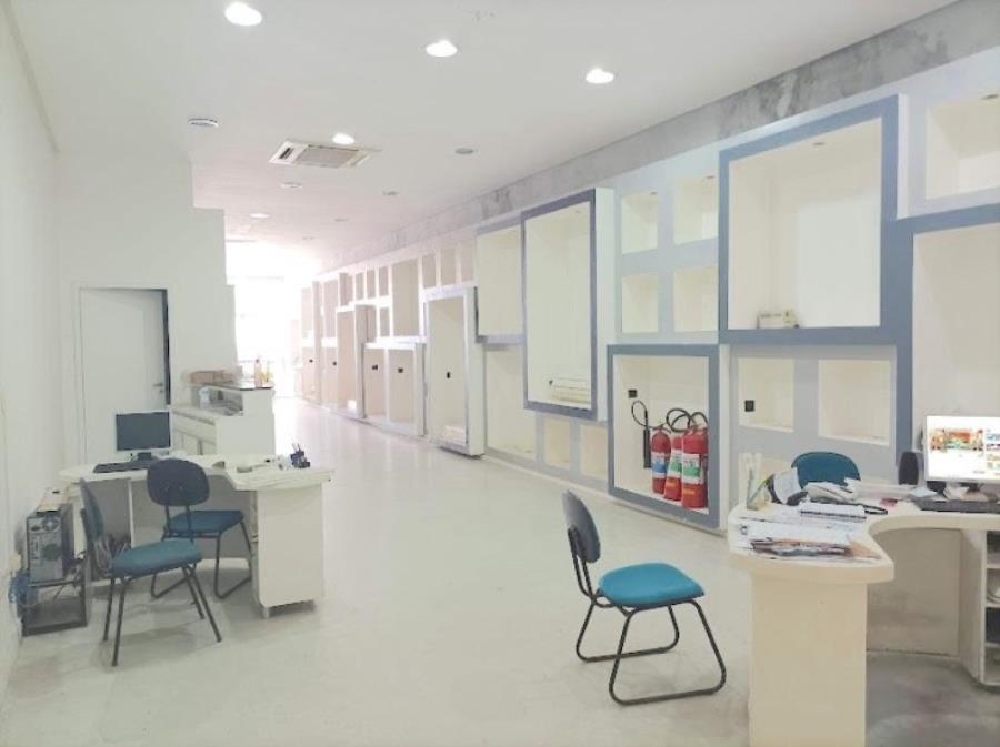Prédio | Área de 242m² | Área Construída 461,65² | Comercial | 03 Pavimentos | 02 Vagas de Garagem | Salão com Portas Blindex | Depósito | Oficina | Segundo Pavimento | Salas Separadas | Solário Imóvel | Área de 242m² | Área Construída 46, localizado em Santos - SP