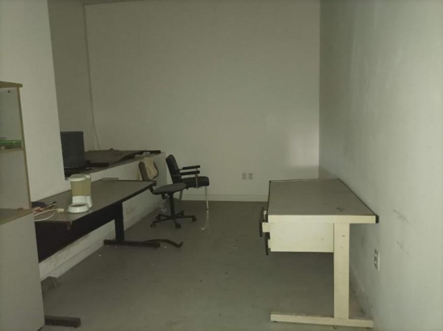 Prédio | Área de 242m² | Área Construída 461,65² | Comercial | 03 Pavimentos | 02 Vagas de Garagem | Salão com Portas Blindex | Depósito | Oficina | Segundo Pavimento | Salas Separadas | Solário Imóvel | Área de 242m² | Área Construída 46, localizado em Santos - SP
