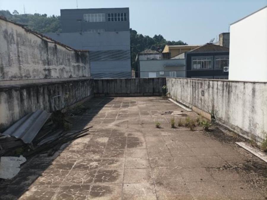 Prédio | Área de 242m² | Área Construída 461,65² | Comercial | 03 Pavimentos | 02 Vagas de Garagem | Salão com Portas Blindex | Depósito | Oficina | Segundo Pavimento | Salas Separadas | Solário Imóvel | Área de 242m² | Área Construída 46, localizado em Santos - SP