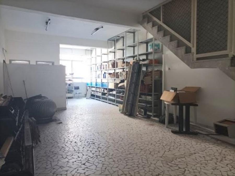 Prédio | Área de 242m² | Área Construída 461,65² | Comercial | 03 Pavimentos | 02 Vagas de Garagem | Salão com Portas Blindex | Depósito | Oficina | Segundo Pavimento | Salas Separadas | Solário Imóvel | Área de 242m² | Área Construída 46, localizado em Santos - SP