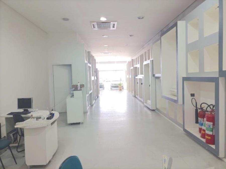 Prédio | Área de 242m² | Área Construída 461,65² | Comercial | 03 Pavimentos | 02 Vagas de Garagem | Salão com Portas Blindex | Depósito | Oficina | Segundo Pavimento | Salas Separadas | Solário Imóvel | Área de 242m² | Área Construída 46, localizado em Santos - SP